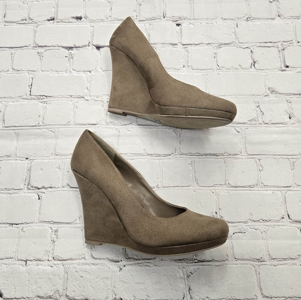Natural Color Faux Suede Wedge Heels Women's Size 9